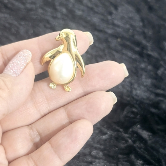 Monet Jewelry Two gold-tone leaf and penguin brooches - Picture 7 of 7